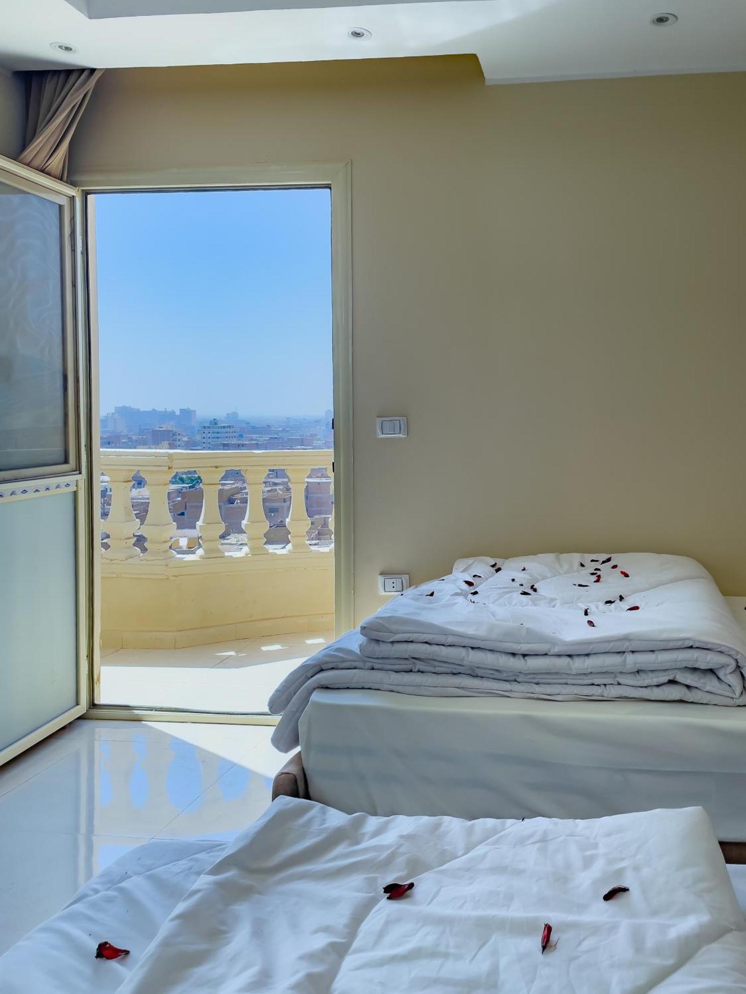 Jumeirah Pyramids View Inn Kafret el-Gabal Kültér fotó